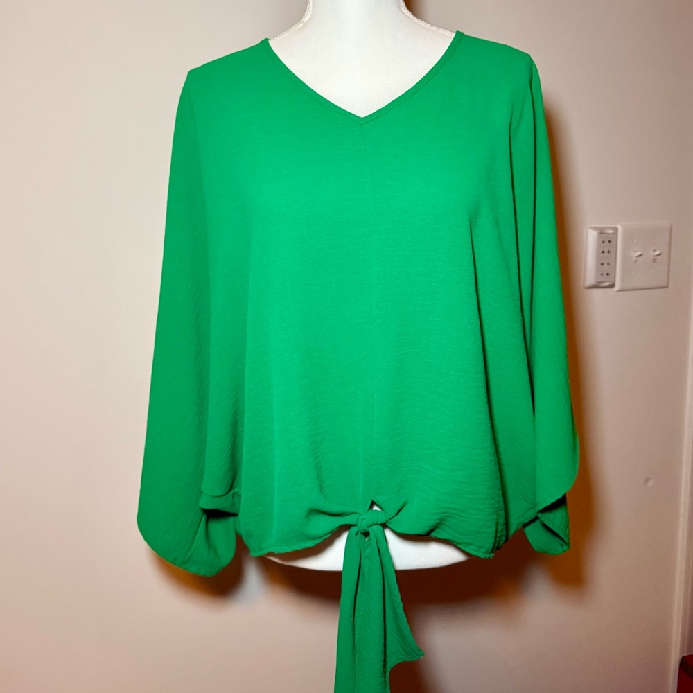 Pixi + Ivy Green V-Neck Tie-Front Blouse